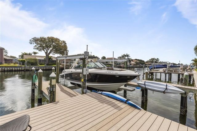 2060 ILLINOIS AVENUE NE, St Petersburg, FL 33703