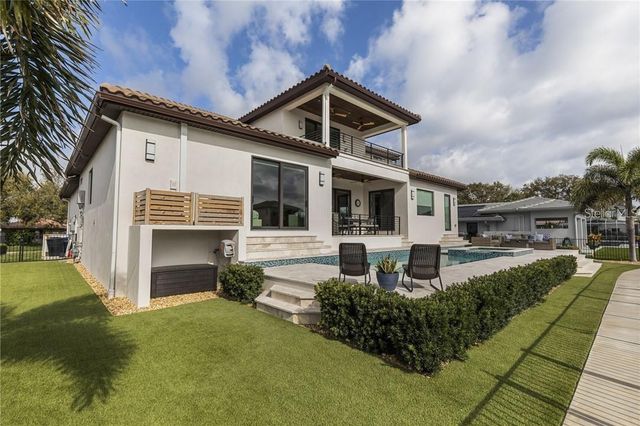 2060 ILLINOIS AVENUE NE, St Petersburg, FL 33703