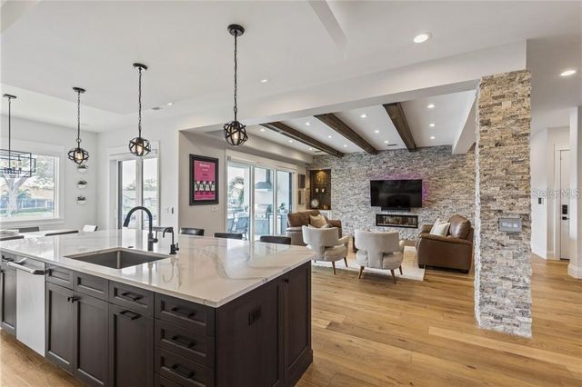 2060 ILLINOIS AVENUE NE, St Petersburg, FL 33703