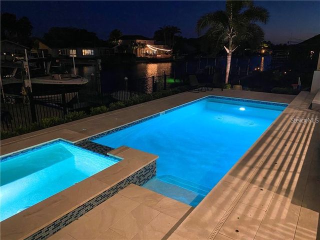 2060 ILLINOIS AVENUE NE, St Petersburg, FL 33703