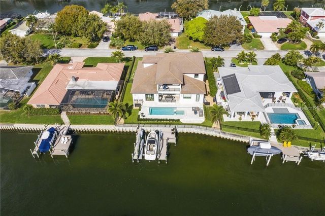 2060 ILLINOIS AVENUE NE, St Petersburg, FL 33703