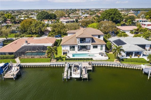 2060 ILLINOIS AVENUE NE, St Petersburg, FL 33703