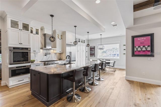 2060 ILLINOIS AVENUE NE, St Petersburg, FL 33703