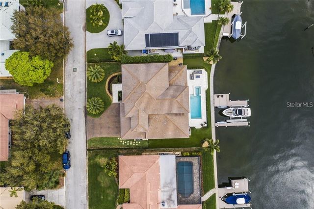 2060 ILLINOIS AVENUE NE, St Petersburg, FL 33703