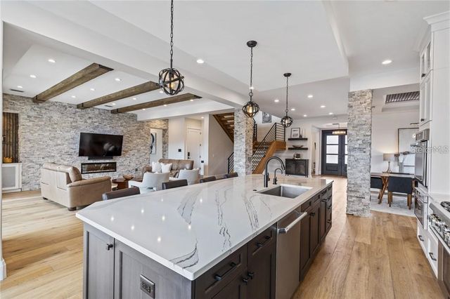 2060 ILLINOIS AVENUE NE, St Petersburg, FL 33703