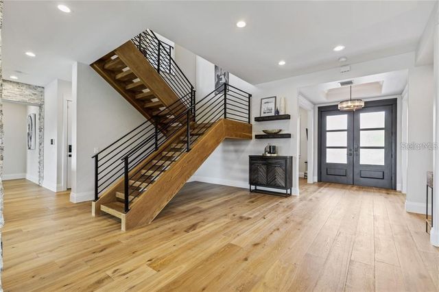 2060 ILLINOIS AVENUE NE, St Petersburg, FL 33703