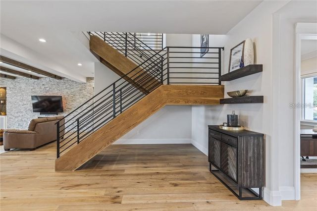 2060 ILLINOIS AVENUE NE, St Petersburg, FL 33703