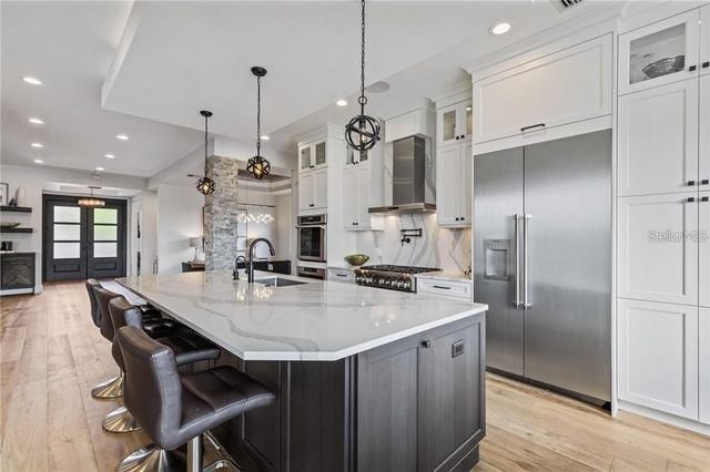 2060 ILLINOIS AVENUE NE, St Petersburg, FL 33703