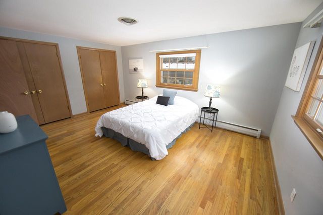 2261 W Kenboern DRIVE, Glendale, WI 53209