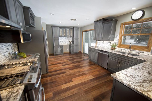 2261 W Kenboern DRIVE, Glendale, WI 53209