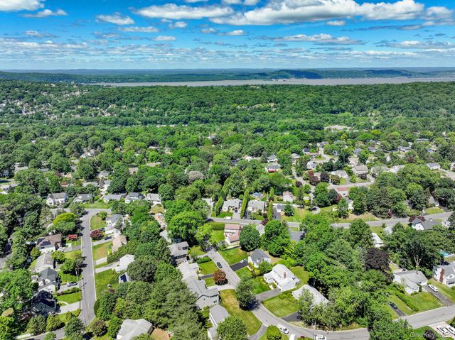 11 Overlook Road, Ardsley, NY 10502