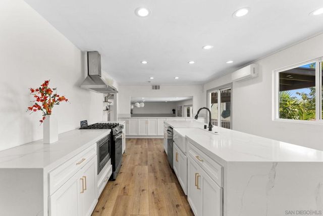 10111 Cliffwood Dr, La Mesa, CA 91941
