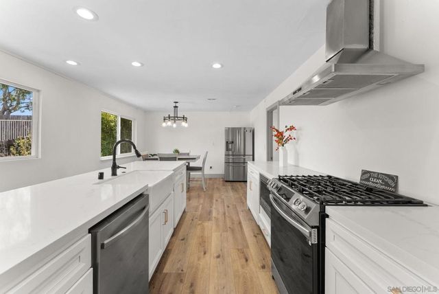 10111 Cliffwood Dr, La Mesa, CA 91941