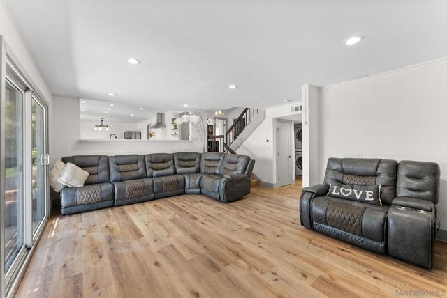 10111 Cliffwood Dr, La Mesa, CA 91941