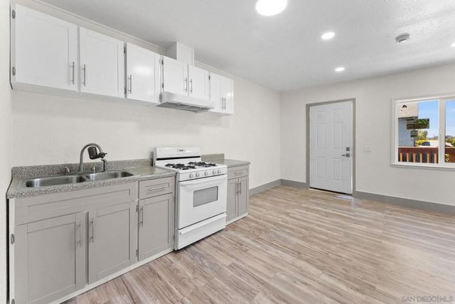 10111 Cliffwood Dr, La Mesa, CA 91941
