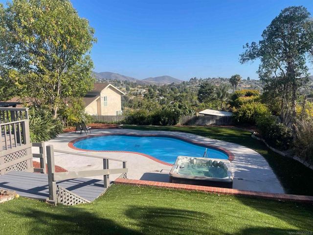 10111 Cliffwood Dr, La Mesa, CA 91941