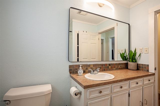 3817 Stuart Avenue, Groves, TX 77619