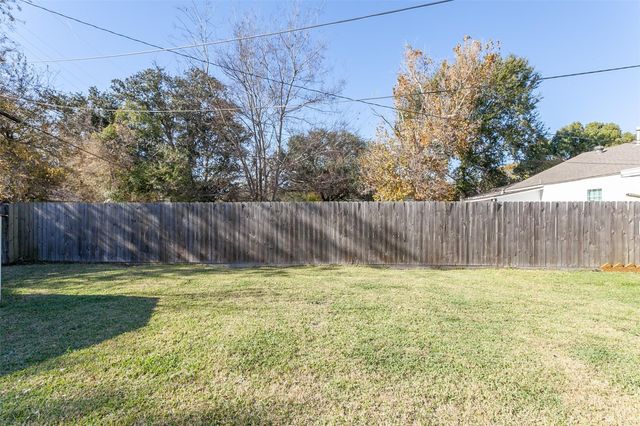 3817 Stuart Avenue, Groves, TX 77619