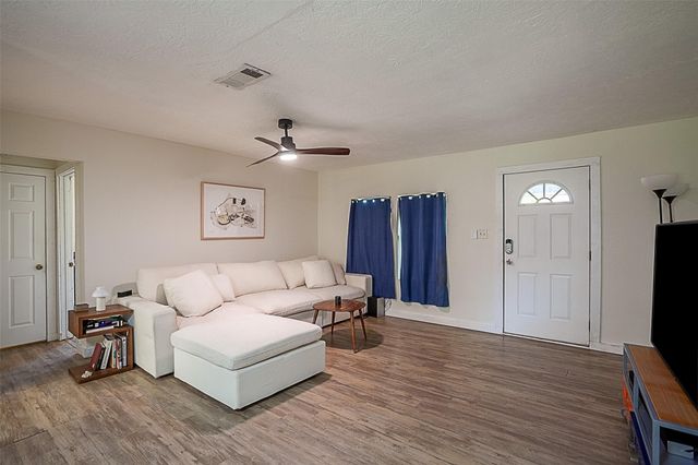 3817 Stuart Avenue, Groves, TX 77619