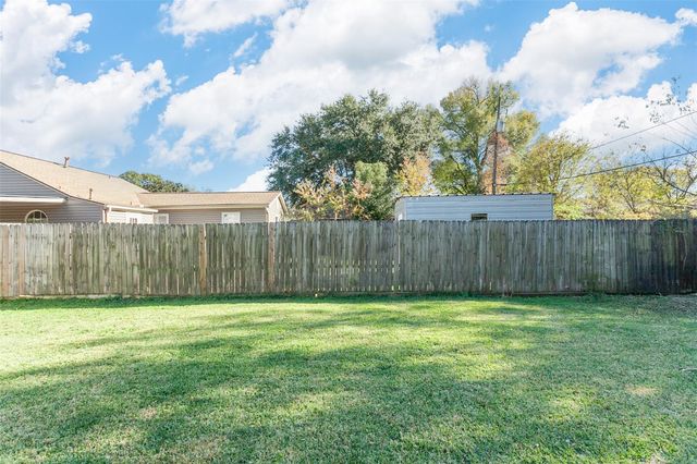 3817 Stuart Avenue, Groves, TX 77619