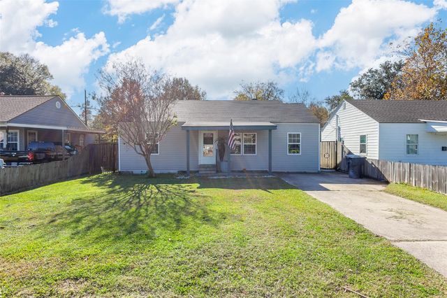3817 Stuart Avenue, Groves, TX 77619