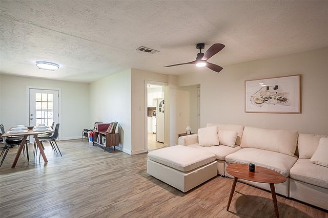 3817 Stuart Avenue, Groves, TX 77619