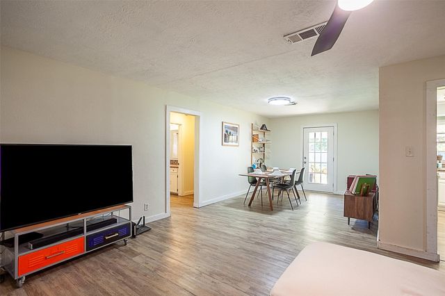 3817 Stuart Avenue, Groves, TX 77619