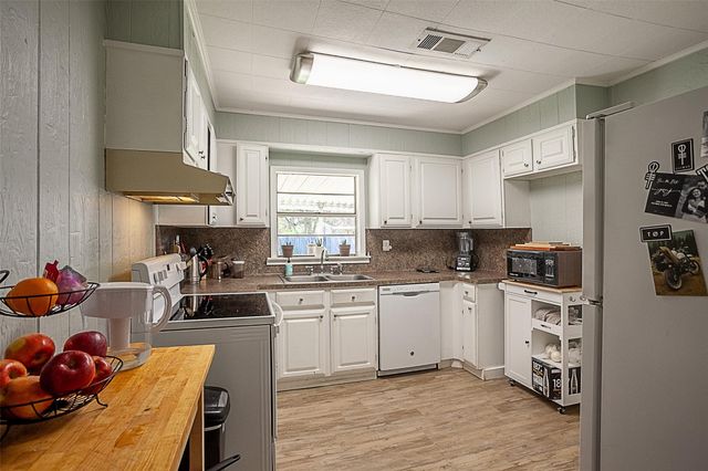 3817 Stuart Avenue, Groves, TX 77619