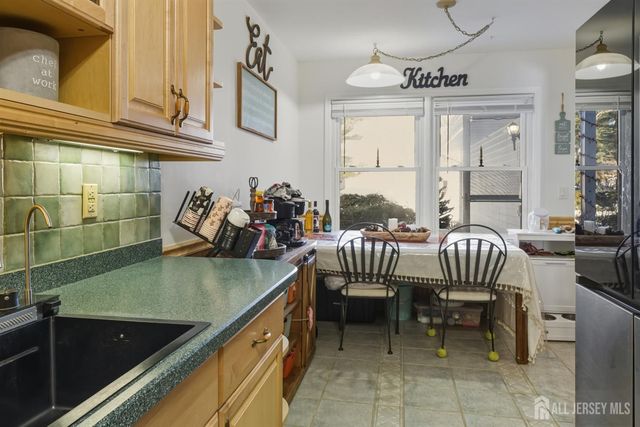 27 sandpiper Drive, Sayreville, NJ 08859