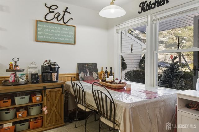 27 sandpiper Drive, Sayreville, NJ 08859