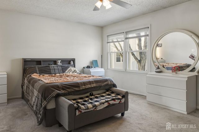 27 sandpiper Drive, Sayreville, NJ 08859