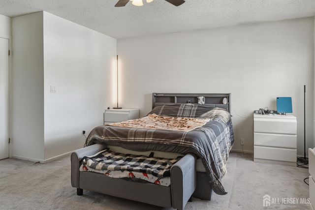 27 sandpiper Drive, Sayreville, NJ 08859