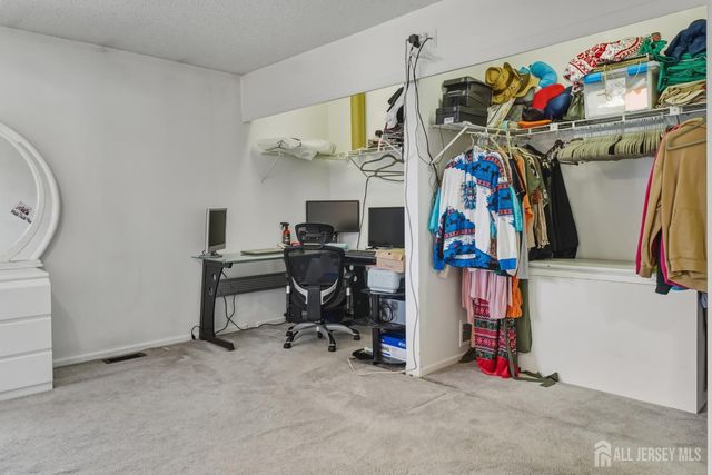 27 sandpiper Drive, Sayreville, NJ 08859