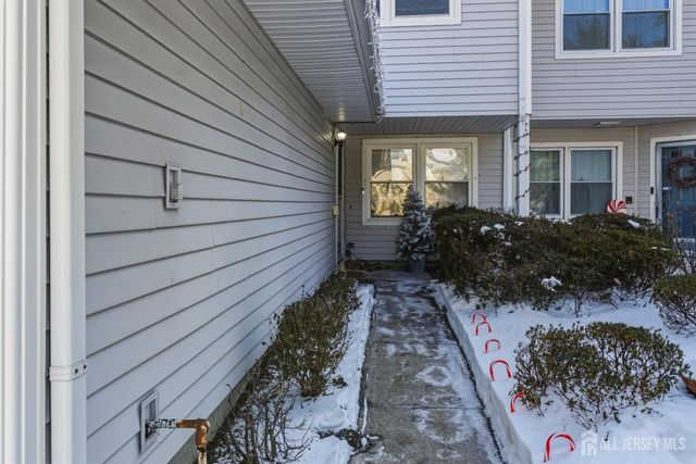 27 sandpiper Drive, Sayreville, NJ 08859