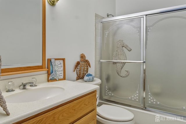 27 sandpiper Drive, Sayreville, NJ 08859