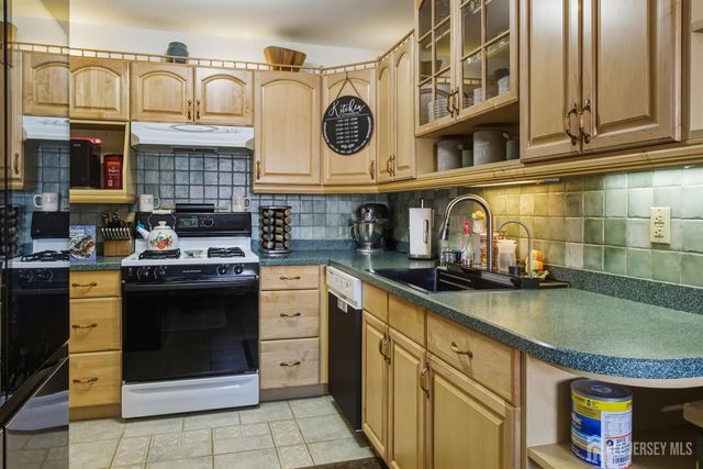 27 sandpiper Drive, Sayreville, NJ 08859