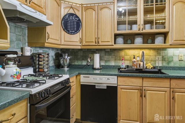 27 sandpiper Drive, Sayreville, NJ 08859