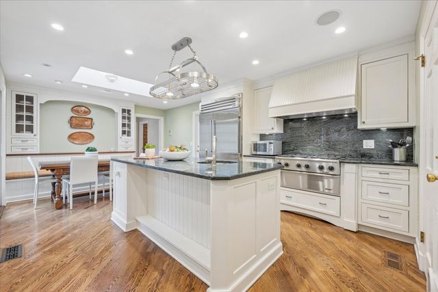 1185 Hill Road, Winnetka, IL 60093