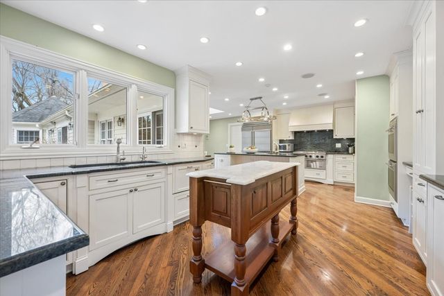 1185 Hill Road, Winnetka, IL 60093