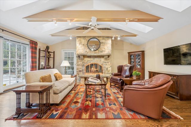 1185 Hill Road, Winnetka, IL 60093