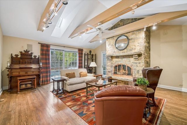 1185 Hill Road, Winnetka, IL 60093