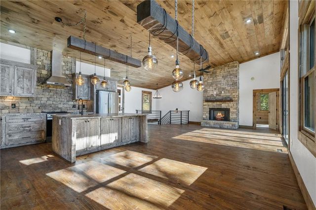 65 Wolf Creek Heights, Mineral Bluff, GA 30559