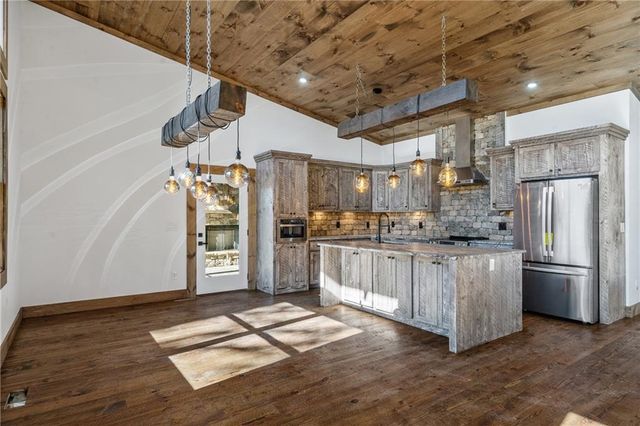 65 Wolf Creek Heights, Mineral Bluff, GA 30559