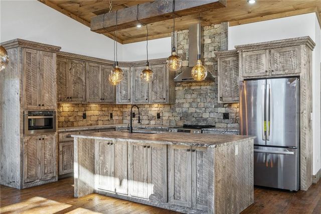 65 Wolf Creek Heights, Mineral Bluff, GA 30559