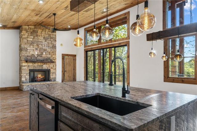 65 Wolf Creek Heights, Mineral Bluff, GA 30559