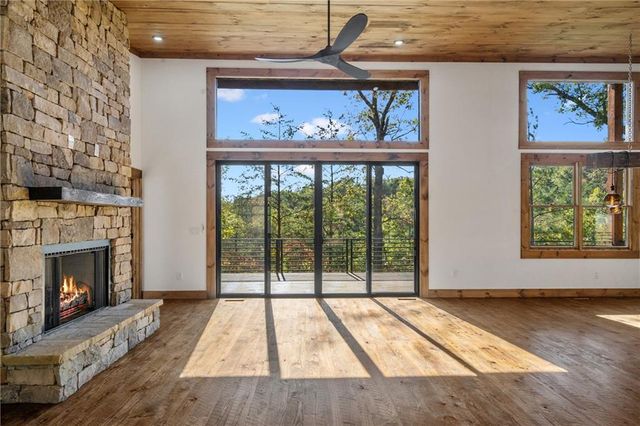 65 Wolf Creek Heights, Mineral Bluff, GA 30559