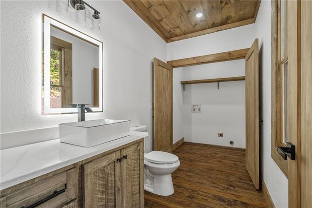 65 Wolf Creek Heights, Mineral Bluff, GA 30559