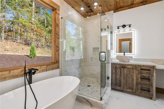65 Wolf Creek Heights, Mineral Bluff, GA 30559