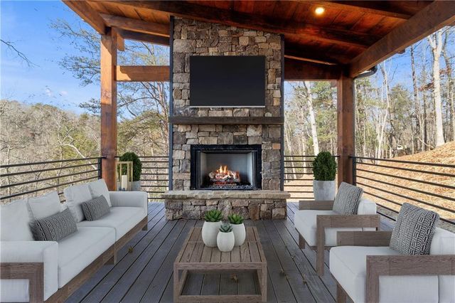 65 Wolf Creek Heights, Mineral Bluff, GA 30559