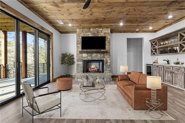 65 Wolf Creek Heights, Mineral Bluff, GA 30559